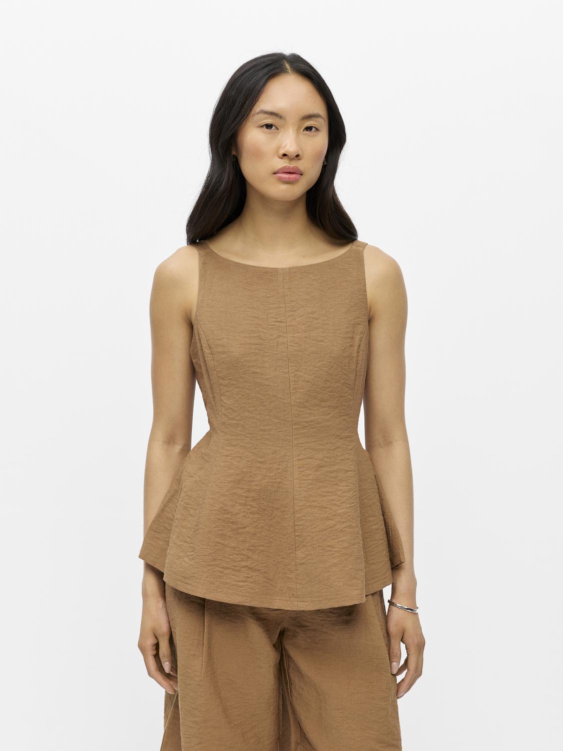 model_shot-front